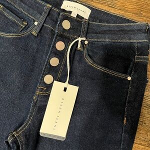 Risen Flare Jeans